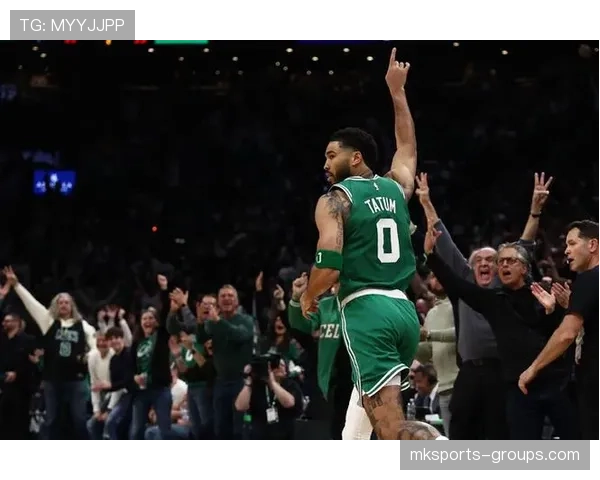 三分组织者怀特挡拆为塔图姆制造空位提升效率