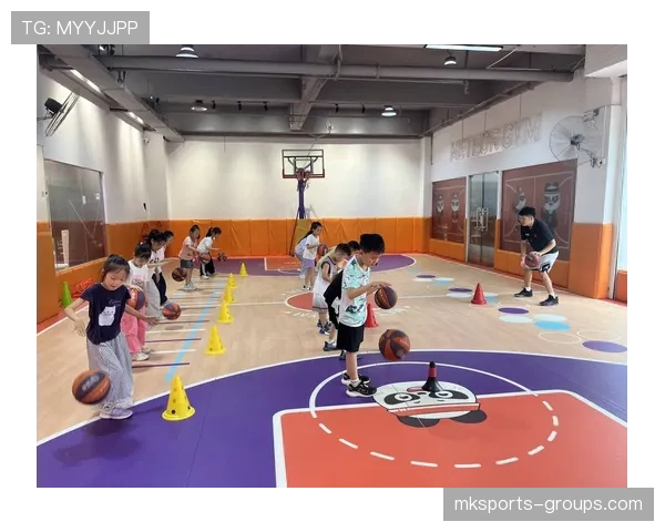 篮球新手的必学项：什么是走步与两次运球的区别？